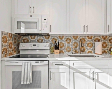 427 Conniston Road - Photo Thumbnail 3