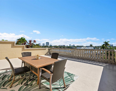 2254 Se 7th Street - Photo Thumbnail 4