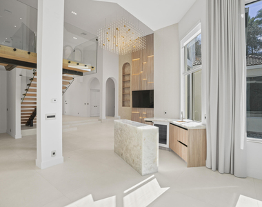 3201 E Stonebrook Circle - Photo Thumbnail 5