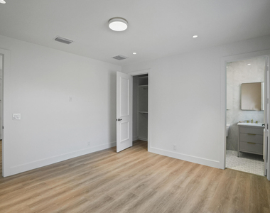 3201 E Stonebrook Circle - Photo Thumbnail 36