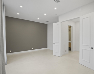 3201 E Stonebrook Circle - Photo Thumbnail 25