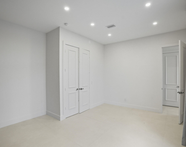3201 E Stonebrook Circle - Photo Thumbnail 24