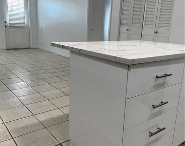 701 Pine Drive - Photo Thumbnail 7