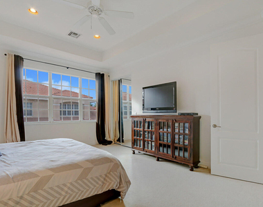 4711 Artesa Way E - Photo Thumbnail 8