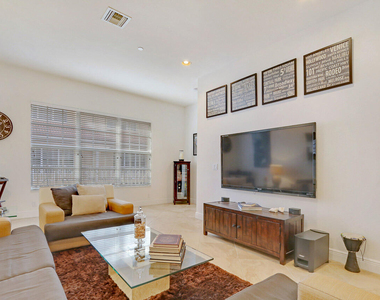 4711 Artesa Way E - Photo Thumbnail 3