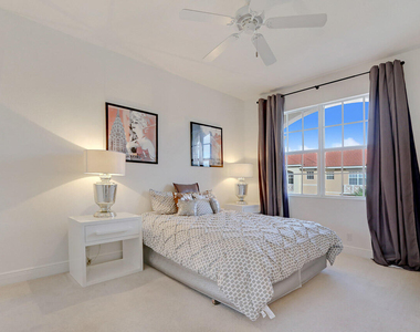 4711 Artesa Way E - Photo Thumbnail 13