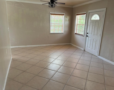706 Glenn Parkway - Photo Thumbnail 2