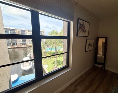 11 Royal Palm Way - Photo Thumbnail 9