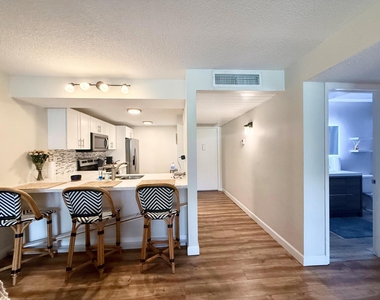 11 Royal Palm Way - Photo Thumbnail 4