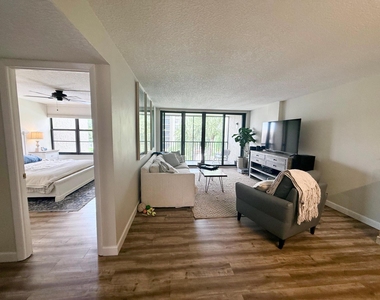 11 Royal Palm Way - Photo Thumbnail 13
