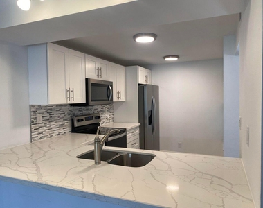 11 Royal Palm Way - Photo Thumbnail 7