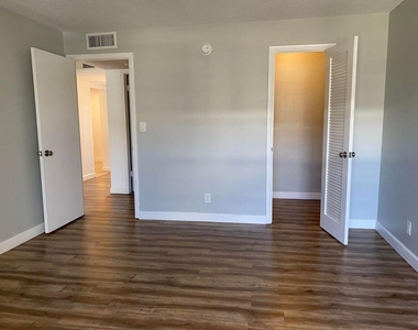 11 Royal Palm Way - Photo Thumbnail 10