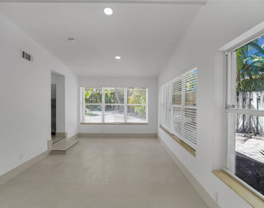 812 Ne 4th Avenue - Photo Thumbnail 12