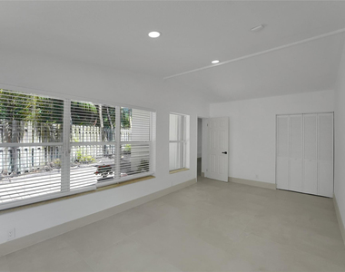 812 Ne 4th Avenue - Photo Thumbnail 10