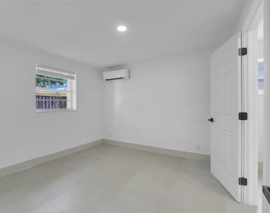 812 Ne 4th Avenue - Photo Thumbnail 14