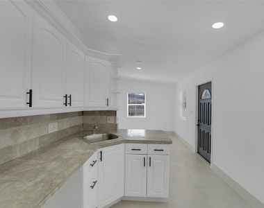 812 Ne 4th Avenue - Photo Thumbnail 23