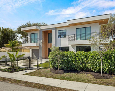 705 Sw 8th Terrace - Photo Thumbnail 2
