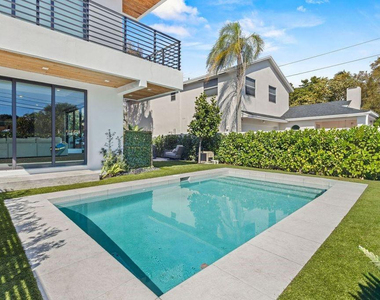 705 Sw 8th Terrace - Photo Thumbnail 7
