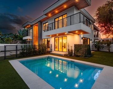 705 Sw 8th Terrace - Photo Thumbnail 1