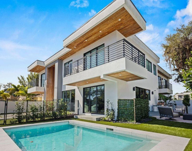 705 Sw 8th Terrace - Photo Thumbnail 5
