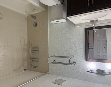 6978 Nw 166th Terrace - Photo Thumbnail 16