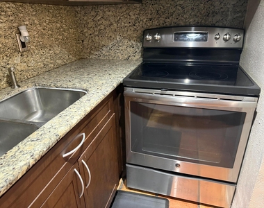 6978 Nw 166th Terrace - Photo Thumbnail 2