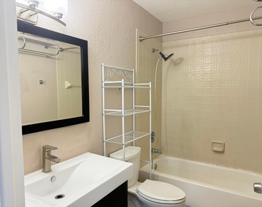 6978 Nw 166th Terrace - Photo Thumbnail 10