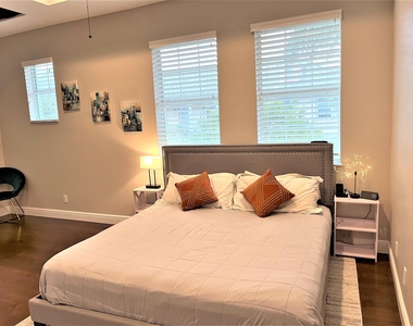 4321 Savannah Bay Place - Photo Thumbnail 10