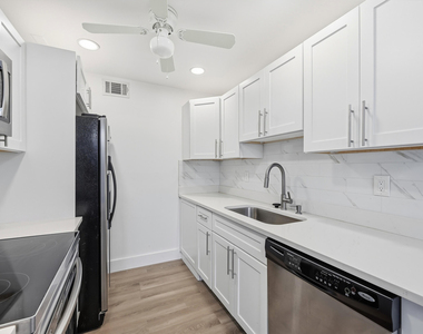 1043 Cornwall C - Photo Thumbnail 22