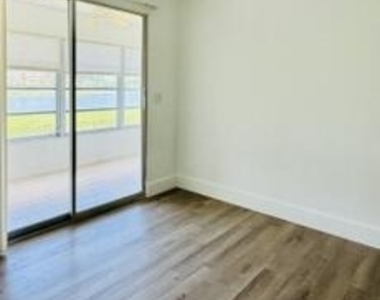 1043 Cornwall C - Photo Thumbnail 11