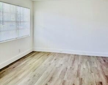 1043 Cornwall C - Photo Thumbnail 16
