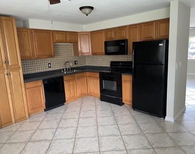 9432 Sw 52nd Court - Photo Thumbnail 12