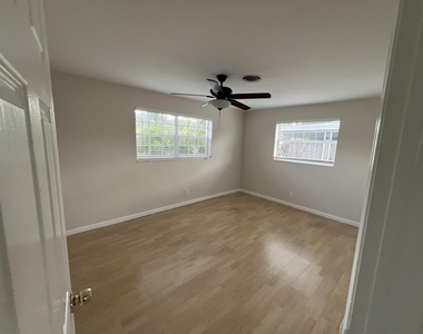9432 Sw 52nd Court - Photo Thumbnail 18