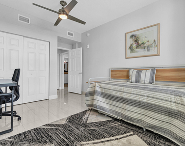 802 W Windward Way - Photo Thumbnail 16