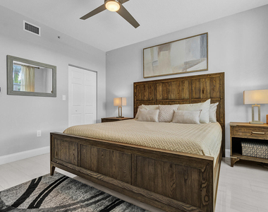 802 W Windward Way - Photo Thumbnail 23