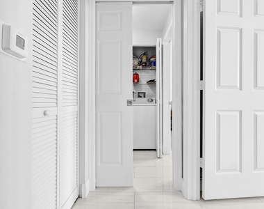 802 W Windward Way - Photo Thumbnail 18
