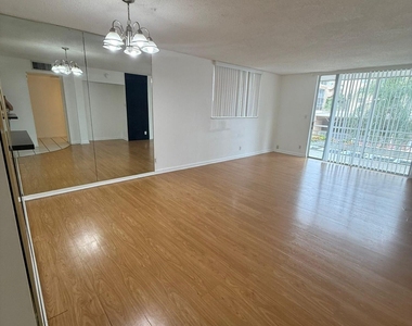404 Nw 68th Avenue - Photo Thumbnail 4