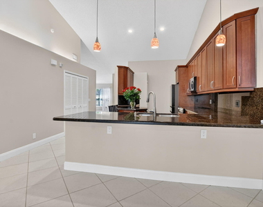 10065 Camelback Lane - Photo Thumbnail 15