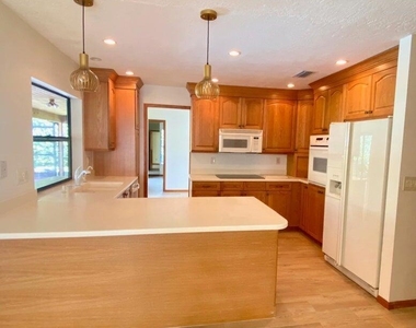 5585 Pennock Point Road - Photo Thumbnail 2