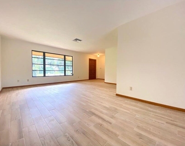 5585 Pennock Point Road - Photo Thumbnail 3