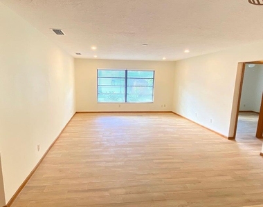 5585 Pennock Point Road - Photo Thumbnail 13