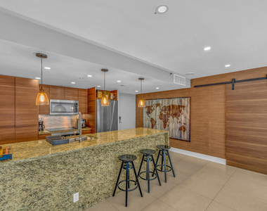 7601 E Treasure Drive - Photo Thumbnail 7