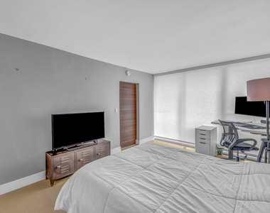 7601 E Treasure Drive - Photo Thumbnail 19