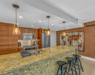 7601 E Treasure Drive - Photo Thumbnail 6