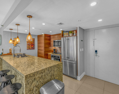 7601 E Treasure Drive - Photo Thumbnail 26