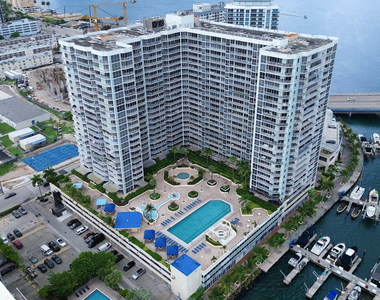 7601 E Treasure Drive - Photo Thumbnail 21