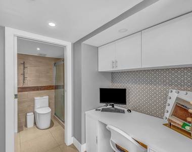 7601 E Treasure Drive - Photo Thumbnail 16