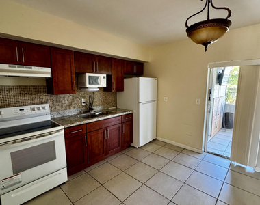2824 N Dixie Highway - Photo Thumbnail 2