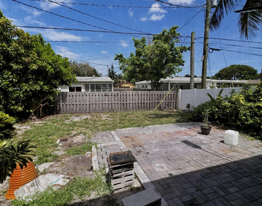 2824 N Dixie Highway - Photo Thumbnail 10