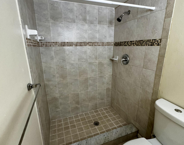 2824 N Dixie Highway - Photo Thumbnail 6